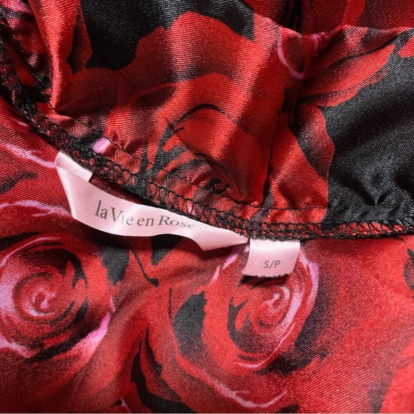 La Vie En Rose silky rose print robe - Picture 4 of 4